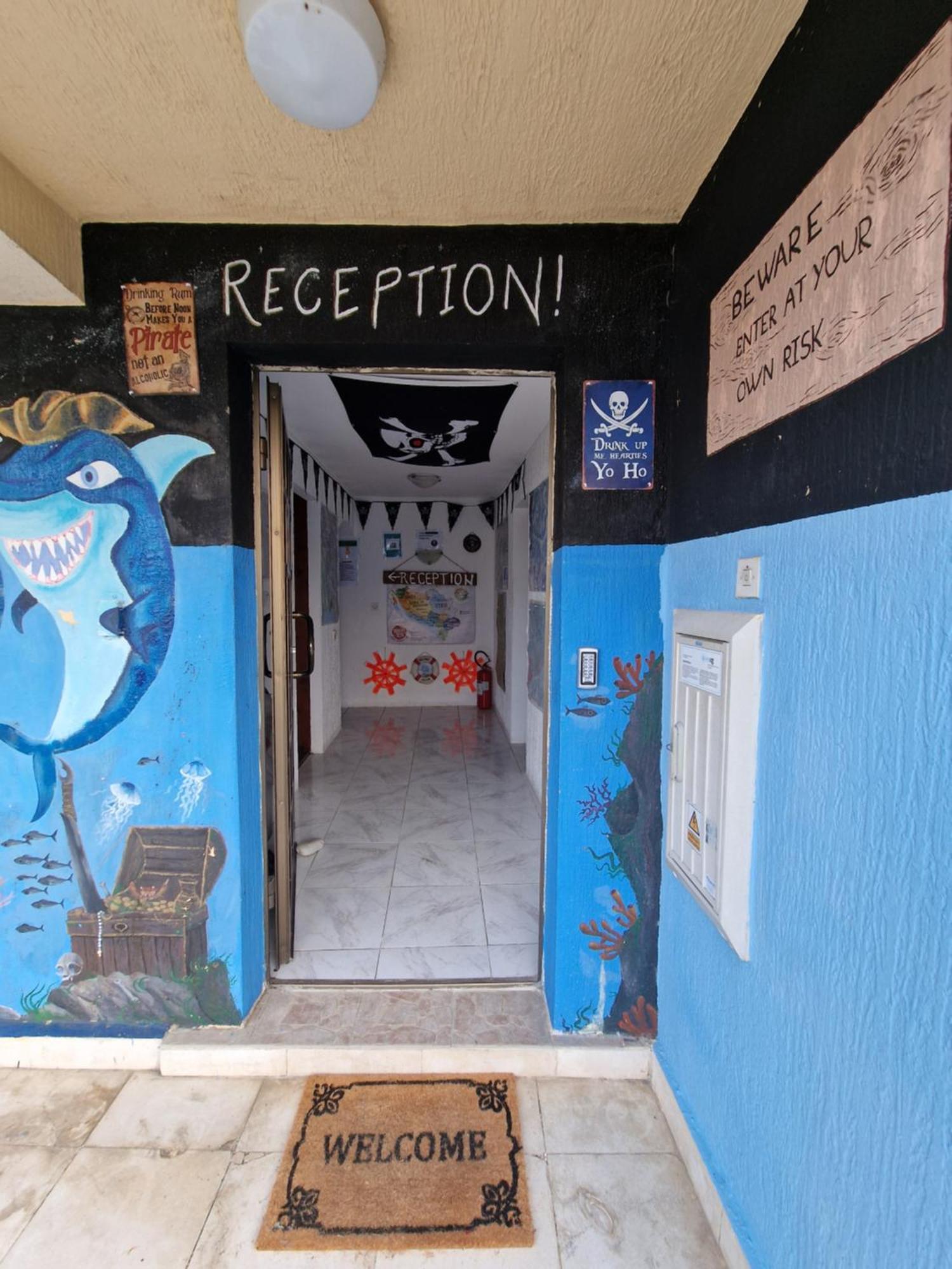 Pirate Backpackers Hostel Ulcinj Luaran gambar