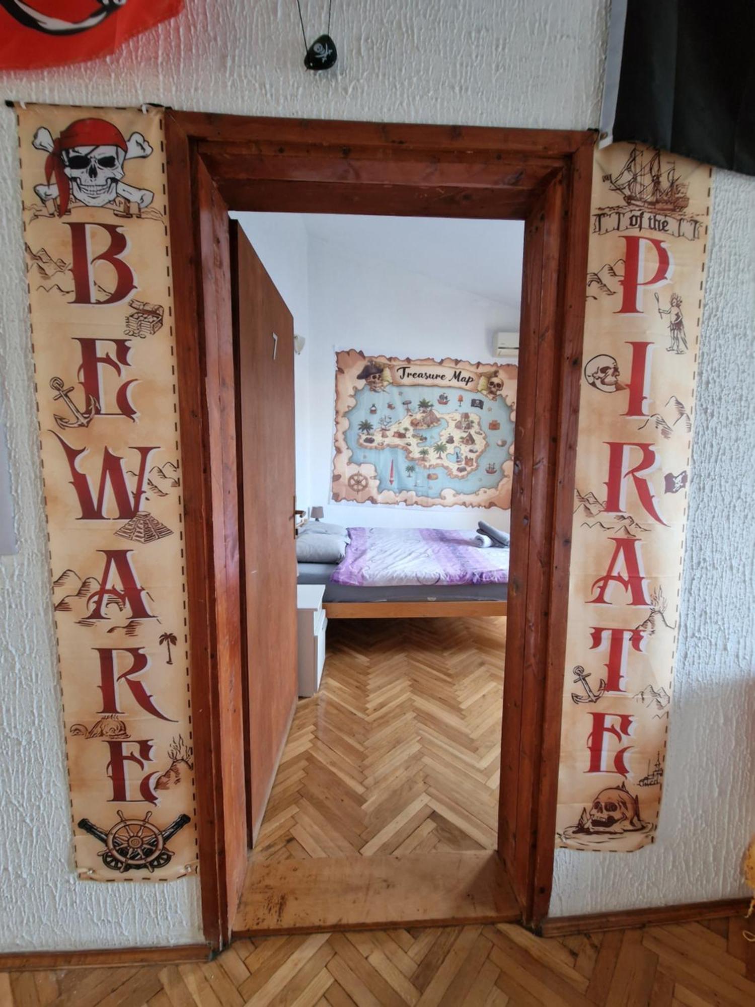 Pirate Backpackers Hostel Ulcinj Luaran gambar