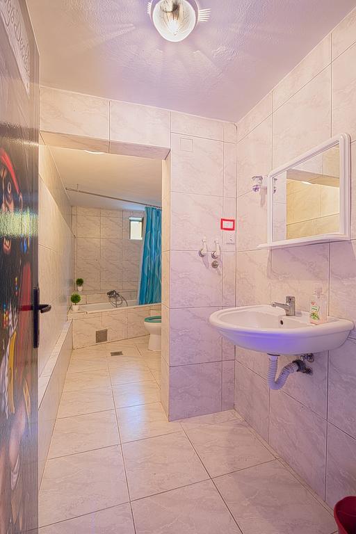 Pirate Backpackers Hostel Ulcinj Luaran gambar